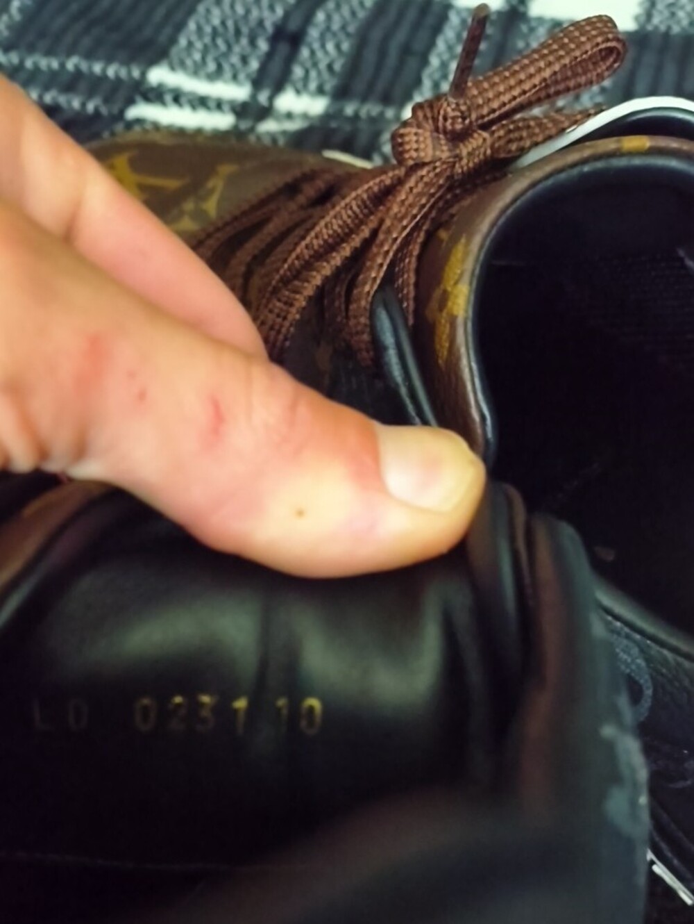 Louis Vuitton Sneakers - Picture 4 of 8